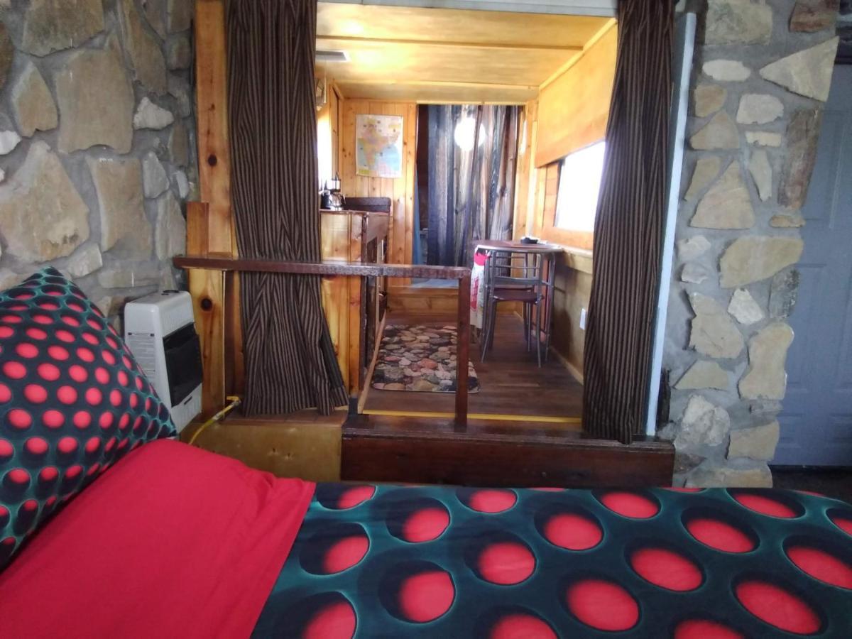 La Loma Del Chivo Llc Stone Cottage Alternative Building Marathon Buitenkant foto