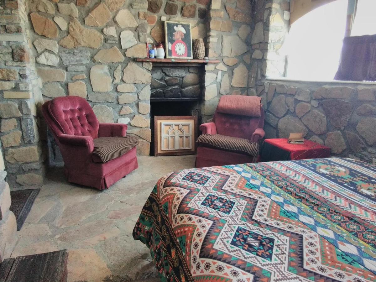 La Loma Del Chivo Llc Stone Cottage Alternative Building Marathon Buitenkant foto