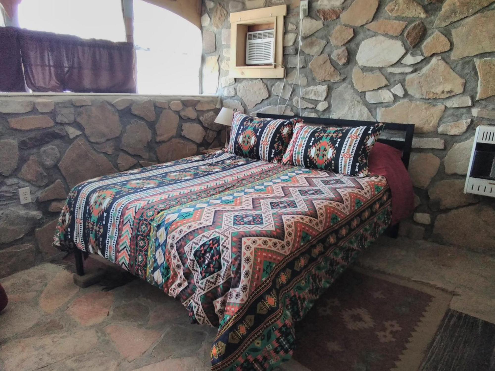 La Loma Del Chivo Llc Stone Cottage Alternative Building Marathon Kamer foto